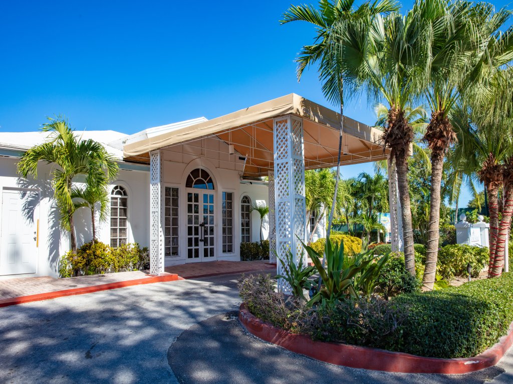Deluxe Sun View Villa Located on World Famous Paradise Island Vacation Rental - RedAwning