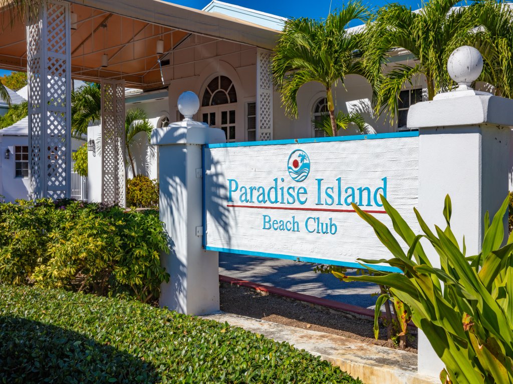 Relaxing Beach Villa with Full Kitchen, Free Wifi & Parking Vacation Rental - RedAwning