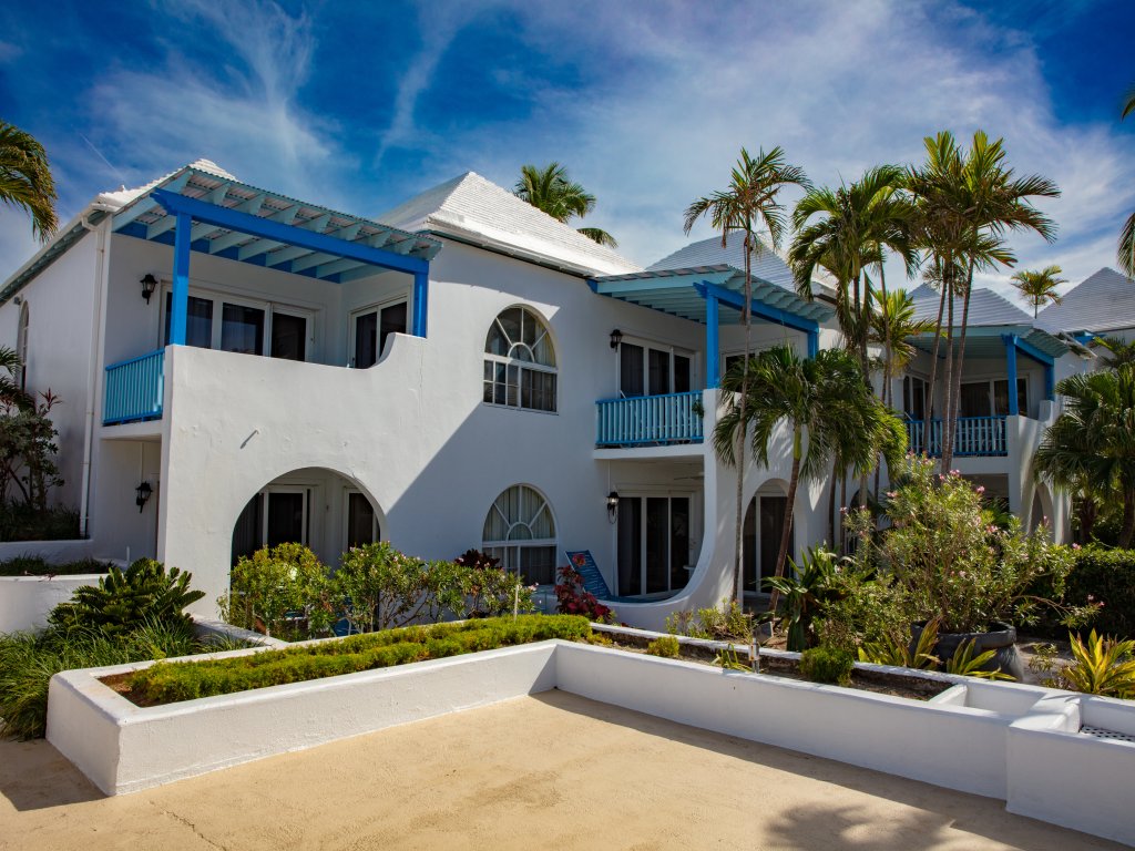 Spacious Ocean View Villa - Free Wifi, Parking & Outdoor Resort Pool Vacation Rental - RedAwning