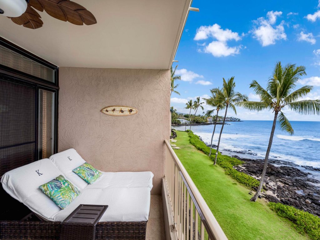 Kona Reef#D26 Vacation Rental in Kailua Kona - RedAwning
