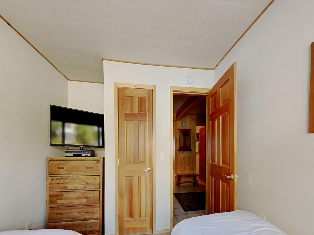Deluxe Slopeside Condo Just Steps to Mammoth Mountain with 3 Spas, Pool and Sauna and Free WiFi and Parking - Unit 531 at 1849 Condos Vacation Rental in Mammoth Lakes - RedAwning