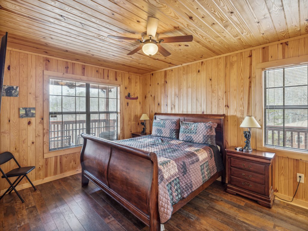 BareFoot Cabin Vacation Rental in Sevierville - RedAwning