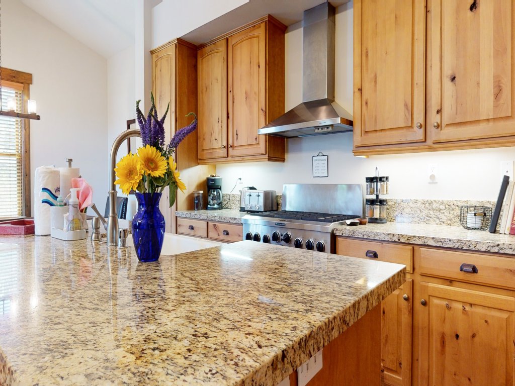 Snowcreek VI The Lodges 1127 3 Suites, Spacious with Mountain Views, Private Garage and Washer Dryer Vacation Rental in Mammoth Lakes - RedAwning