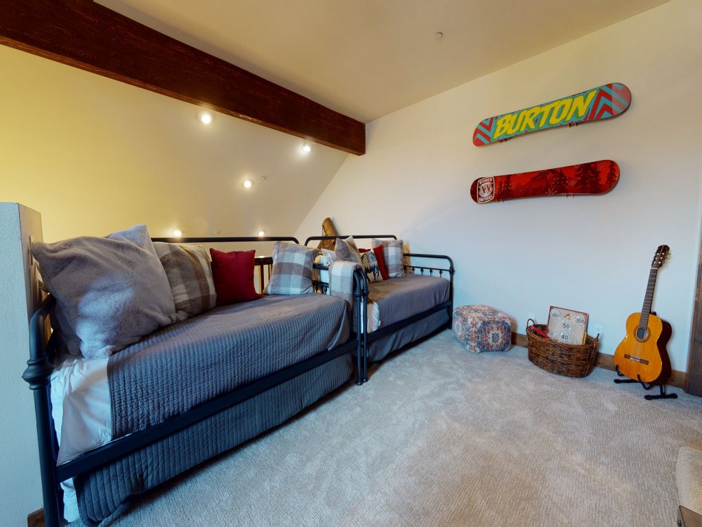 Snowcreek VI The Lodges 1127 3 Suites, Spacious with Mountain Views, Private Garage and Washer Dryer Vacation Rental in Mammoth Lakes - RedAwning