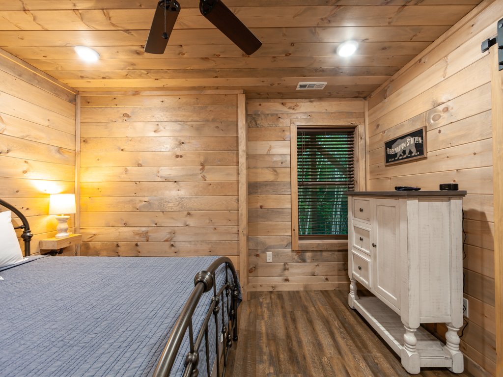 Brand New Freedom Cabin with Large Deck Vacation Rental in Sevierville - RedAwning