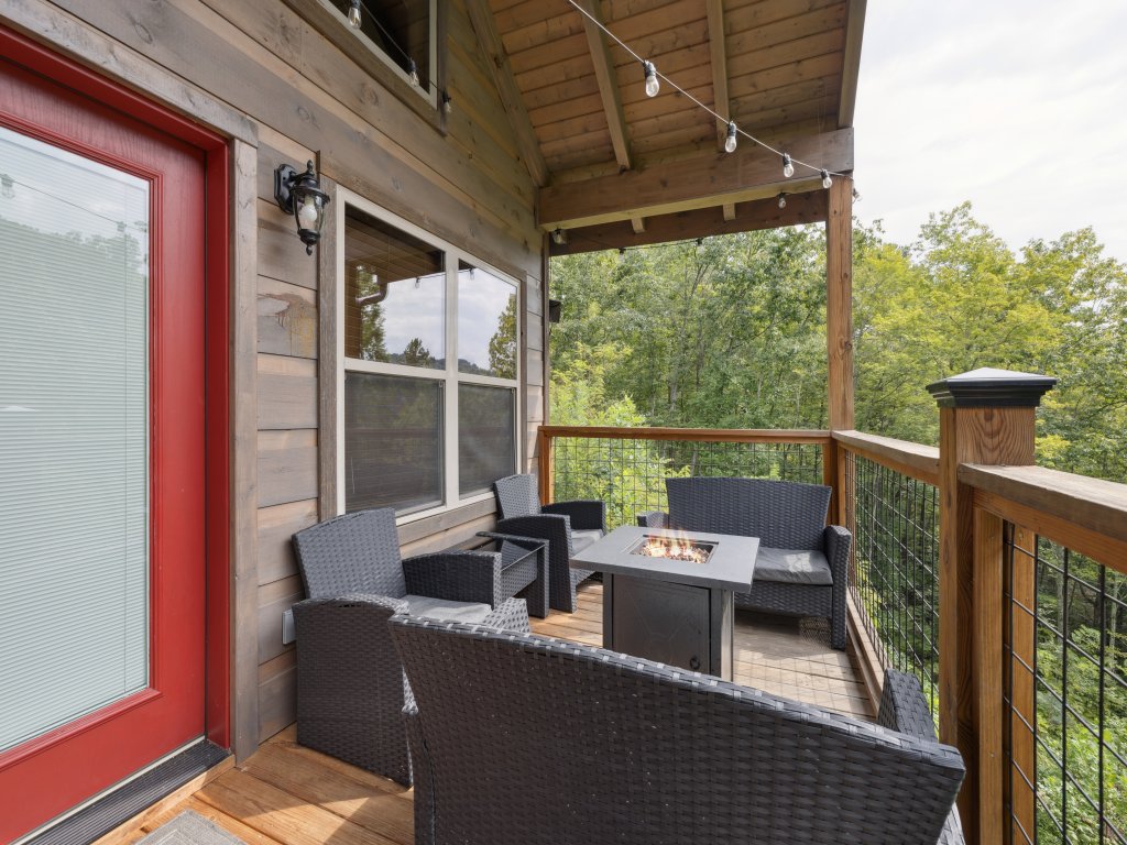 Brand New Freedom Cabin with Large Deck Vacation Rental in Sevierville - RedAwning