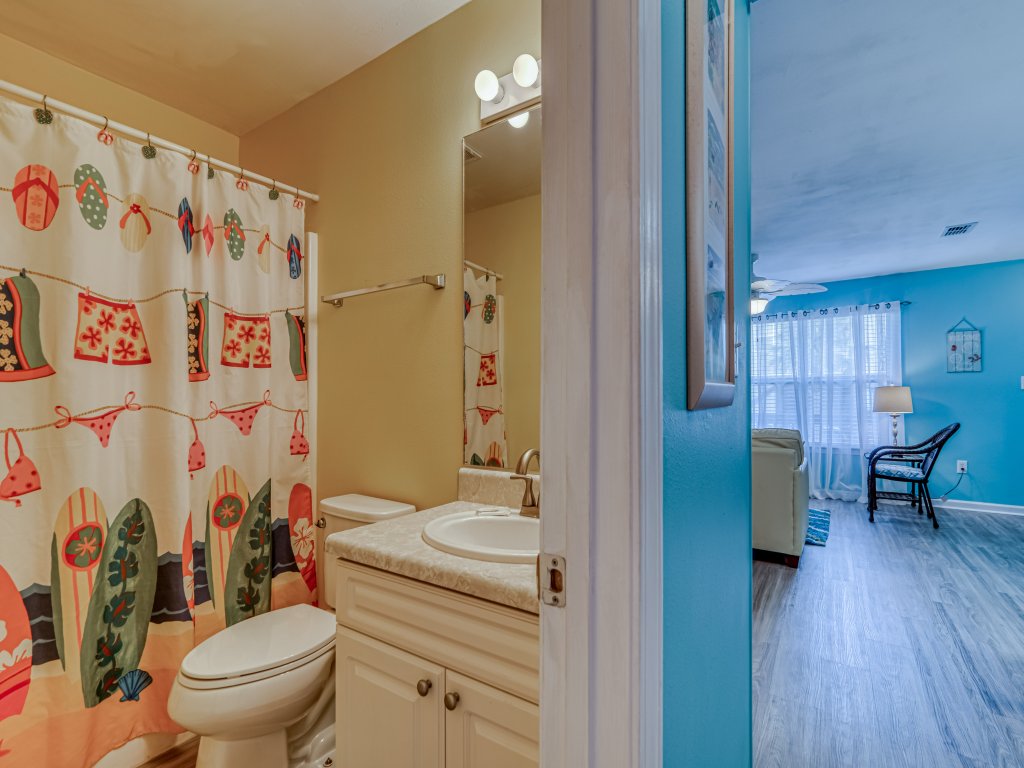 Alabama Sands Unit 2 Vacation Rental in Gulf Shores - RedAwning