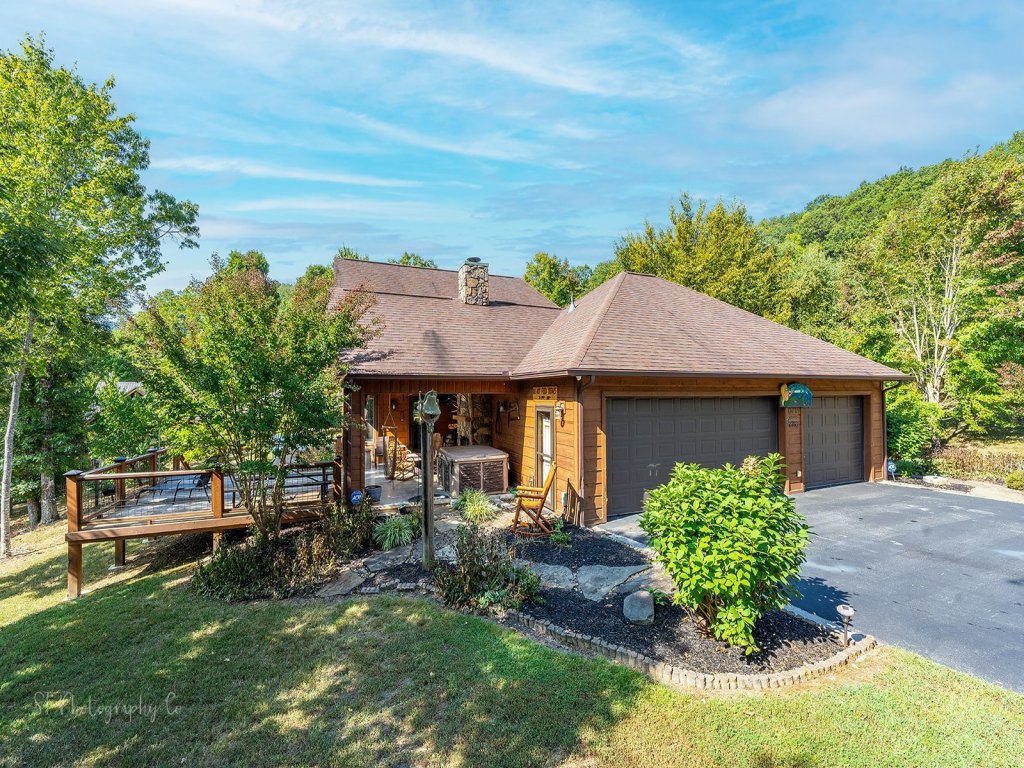 Kim's Cove Motorcycle-Friendly Cabin features Game Room Vacation Rental in Sevierville - RedAwning