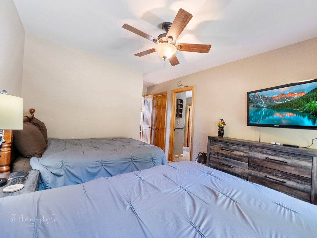 Kim's Cove Motorcycle-Friendly Cabin features Game Room Vacation Rental in Sevierville - RedAwning