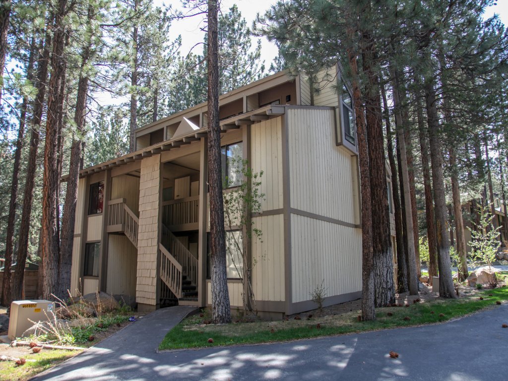 Horizons 4 189 Downtown Location On Shuttle Route, Great Complex Amenities Vacation Rental in Mammoth Lakes - RedAwning