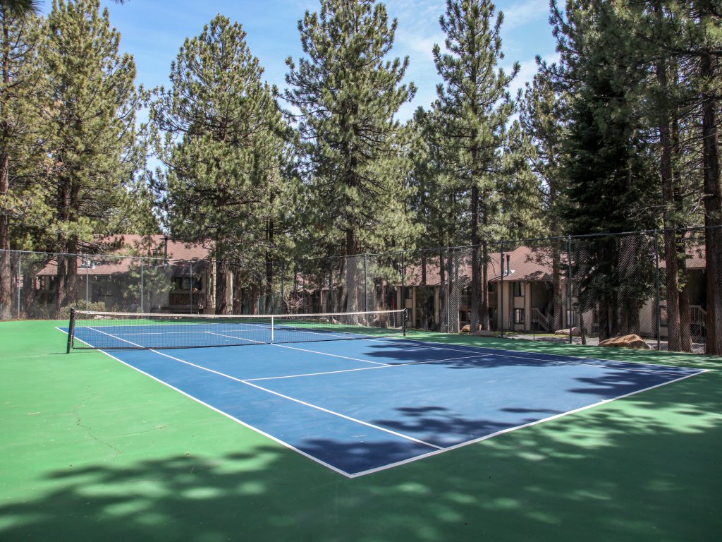 Horizons 4 189 Downtown Location On Shuttle Route, Great Complex Amenities Vacation Rental in Mammoth Lakes - RedAwning