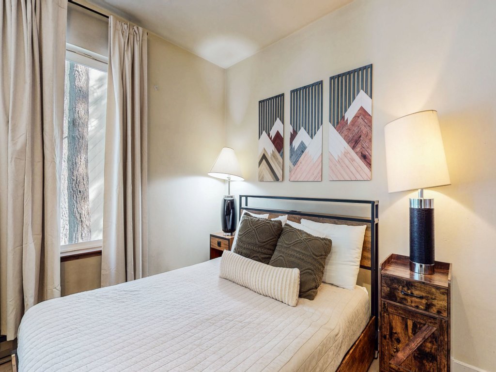 Horizons 4 189 Downtown Location On Shuttle Route, Great Complex Amenities Vacation Rental in Mammoth Lakes - RedAwning