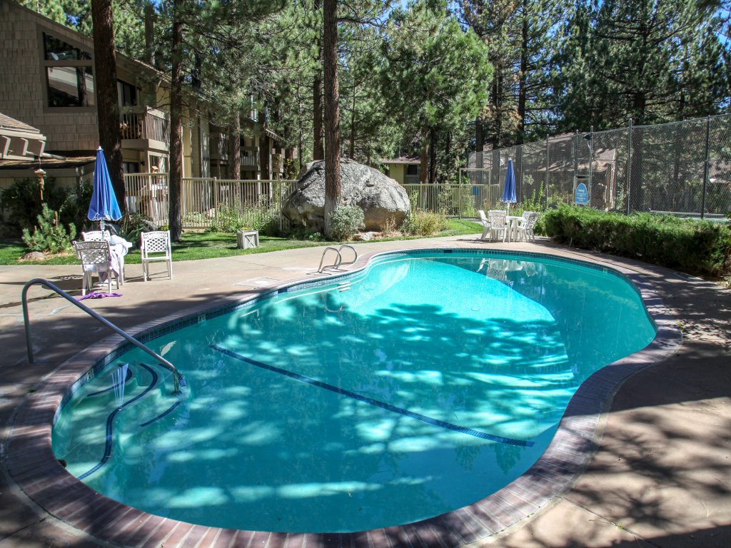 Horizons 4 189 Downtown Location On Shuttle Route, Great Complex Amenities Vacation Rental in Mammoth Lakes - RedAwning
