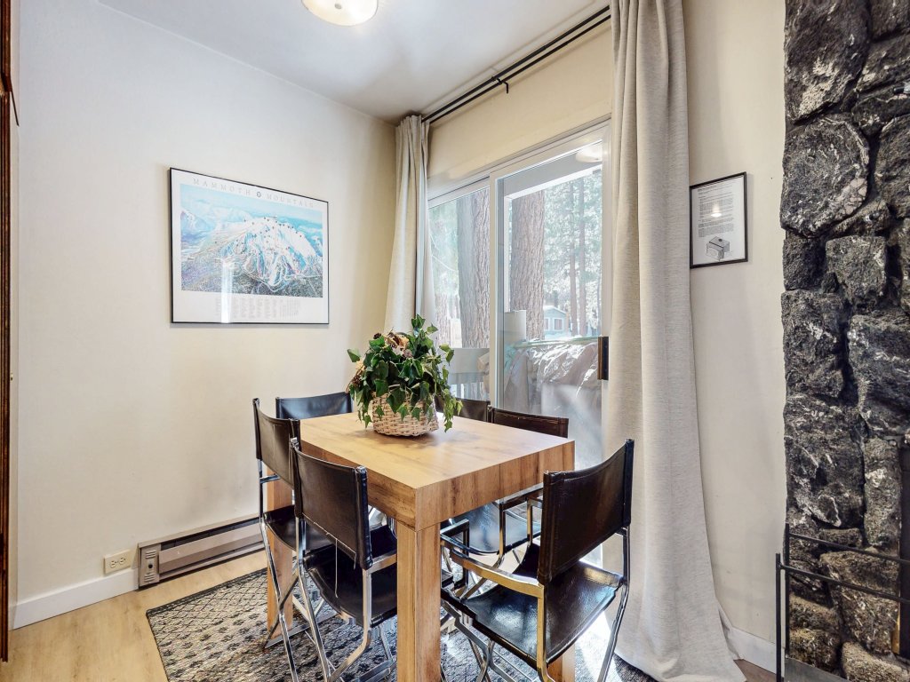 Horizons 4 189 Downtown Location On Shuttle Route, Great Complex Amenities Vacation Rental in Mammoth Lakes - RedAwning