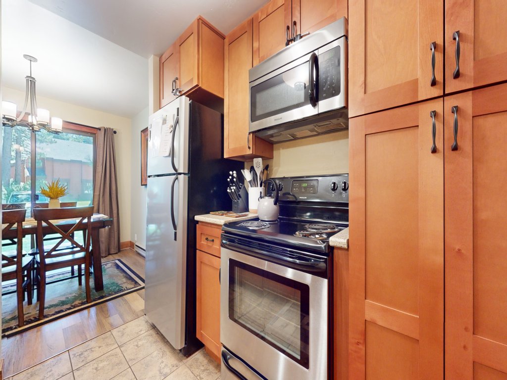 Snowcreek I 13 Mountain Views, Washer Dryer, Beautiful Quiet Community Vacation Rental in Mammoth Lakes - RedAwning