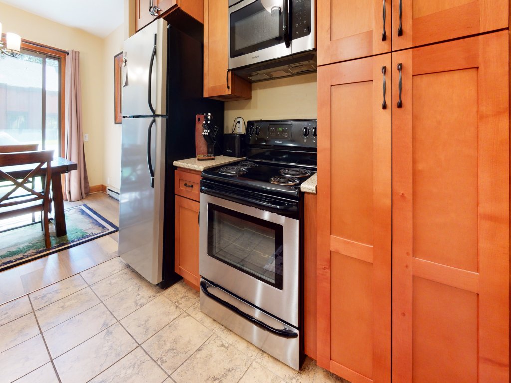 Snowcreek I 13 Mountain Views, Washer Dryer, Beautiful Quiet Community Vacation Rental in Mammoth Lakes - RedAwning