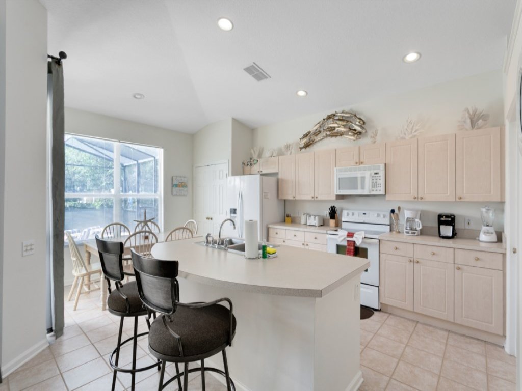 Four Bedroom/3 Bath South Facing Pool/Spa Villa Vacation Rental in Kissimmee - RedAwning
