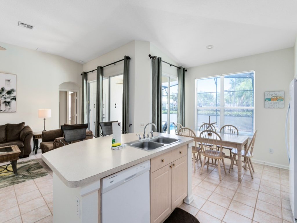 Four Bedroom/3 Bath South Facing Pool/Spa Villa Vacation Rental in Kissimmee - RedAwning