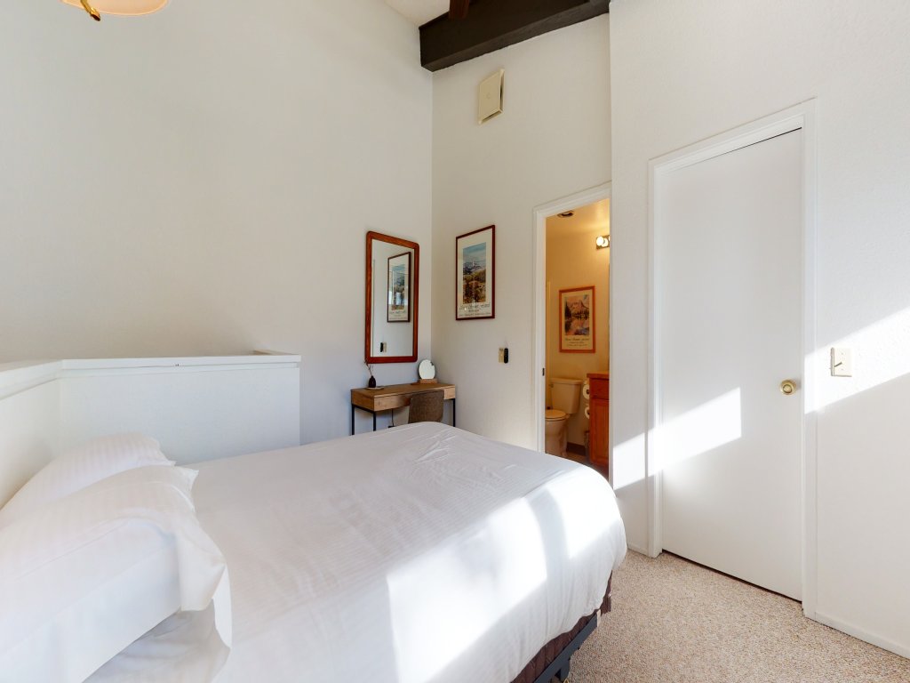 Summit 293 Bright, Spacious with Under Ground Parking, Walk to Eagle Lodge Vacation Rental in Mammoth Lakes - RedAwning
