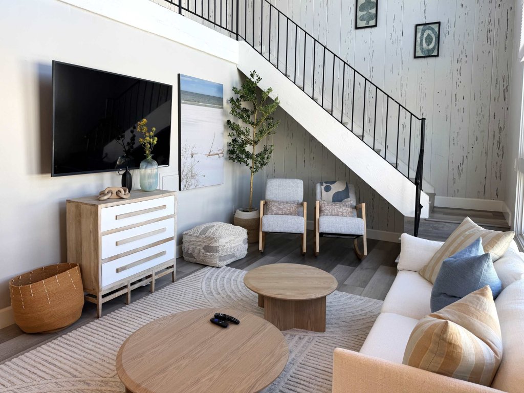 1011 N Bayfront | Lovely 5 Bedroom Balboa Island Bayfront Vacation Rental in Newport Beach - RedAwning