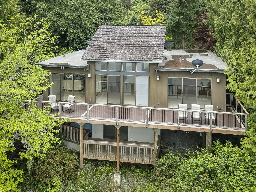 PNW MCM 155ft Private Waterfront Gem on Raft Island w/Hot Tub Vacation Rental in Washington - RedAwning