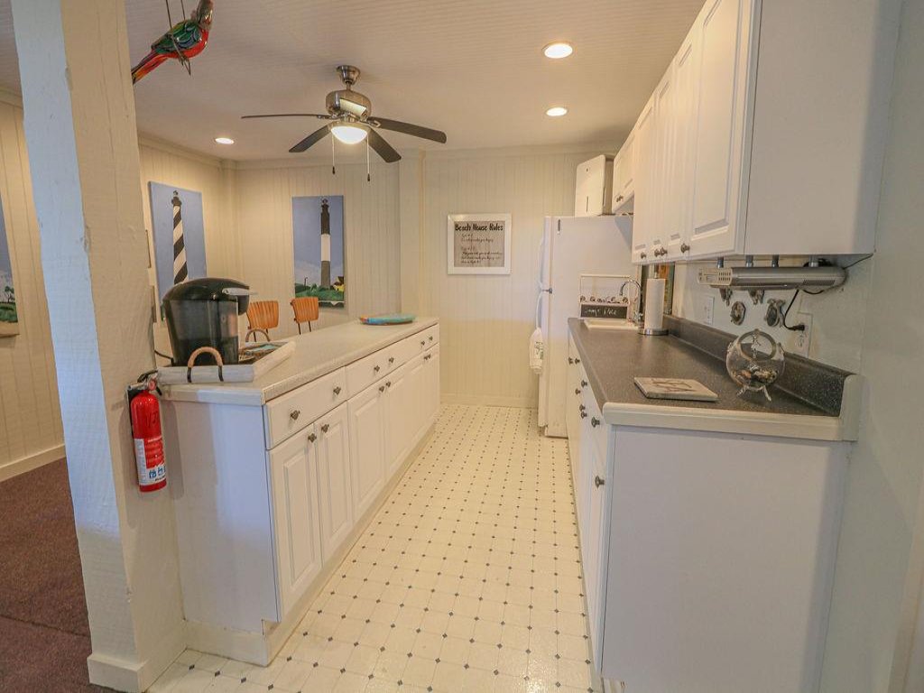 Salty Paradise / 419 Ocean Blvd West Vacation Rental in Holden Beach - RedAwning