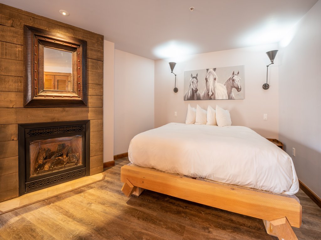 Studio with Balcony in Mountaineer Square Vacation Rental in Crested Butte - RedAwning