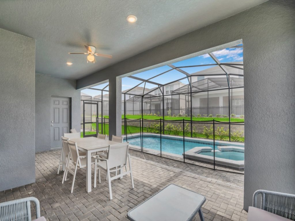 Amazing Game Room Your Kids Will Love! Vacation Rental in Davenport - RedAwning