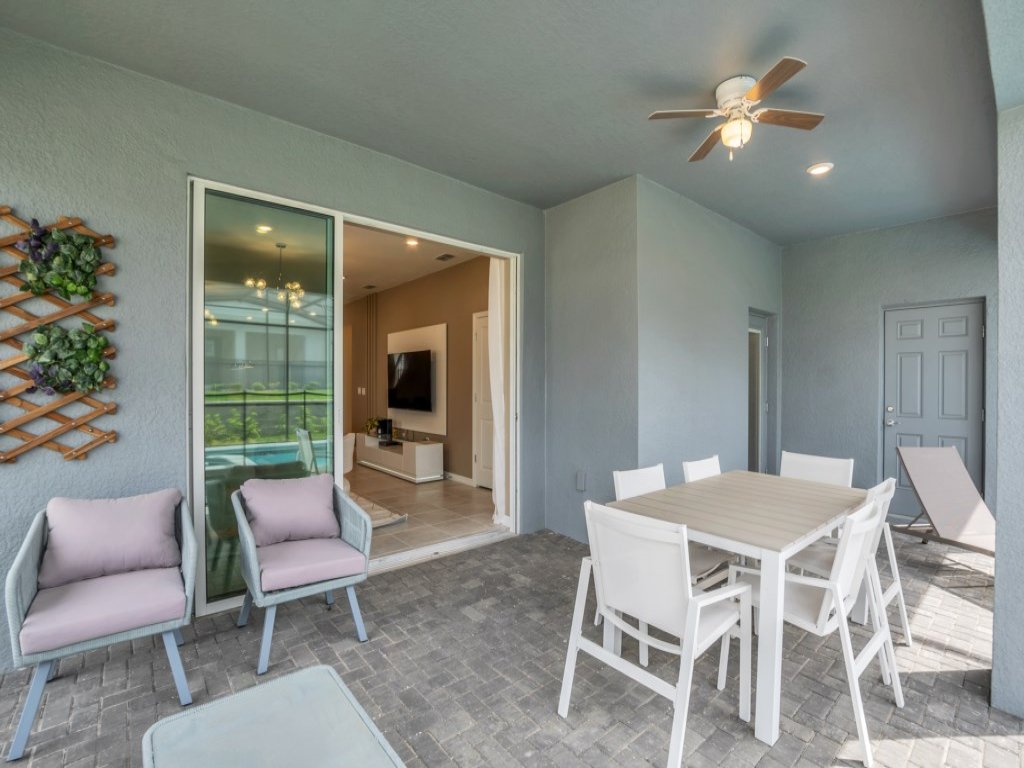 Amazing Game Room Your Kids Will Love! Vacation Rental in Davenport - RedAwning