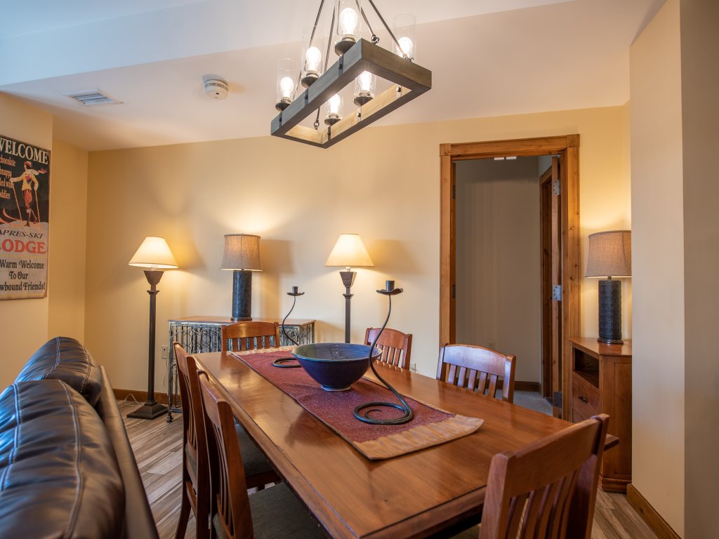 Beautifully Renovated 2Bedroom Condo with Balcony Vacation Rental in Crested Butte - RedAwning