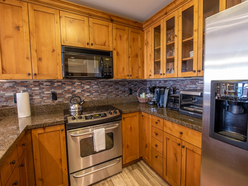Beautifully Renovated 2Bedroom Condo with Balcony Vacation Rental in Crested Butte - RedAwning