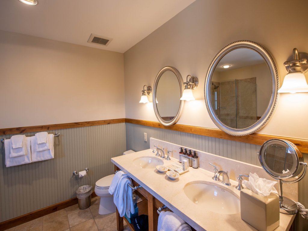 Spacious 3BR Condo w/Balcony in Mountaineer Square Vacation Rental in Crested Butte - RedAwning