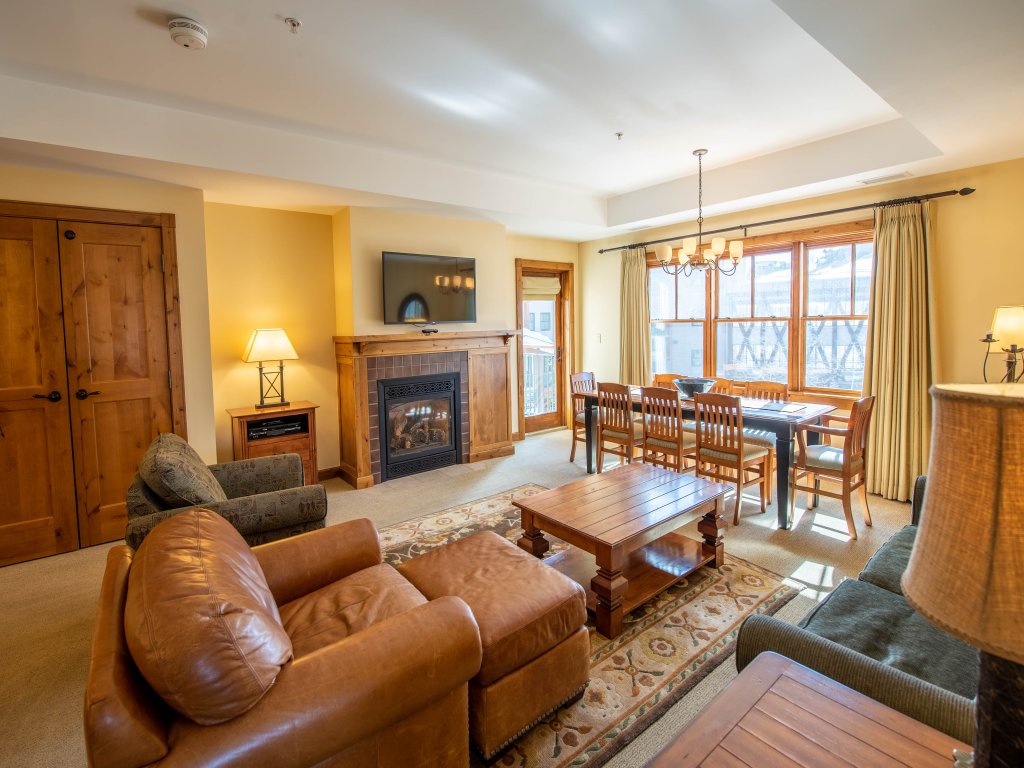 Spacious 3BR Condo w/Balcony in Mountaineer Square Vacation Rental in Crested Butte - RedAwning