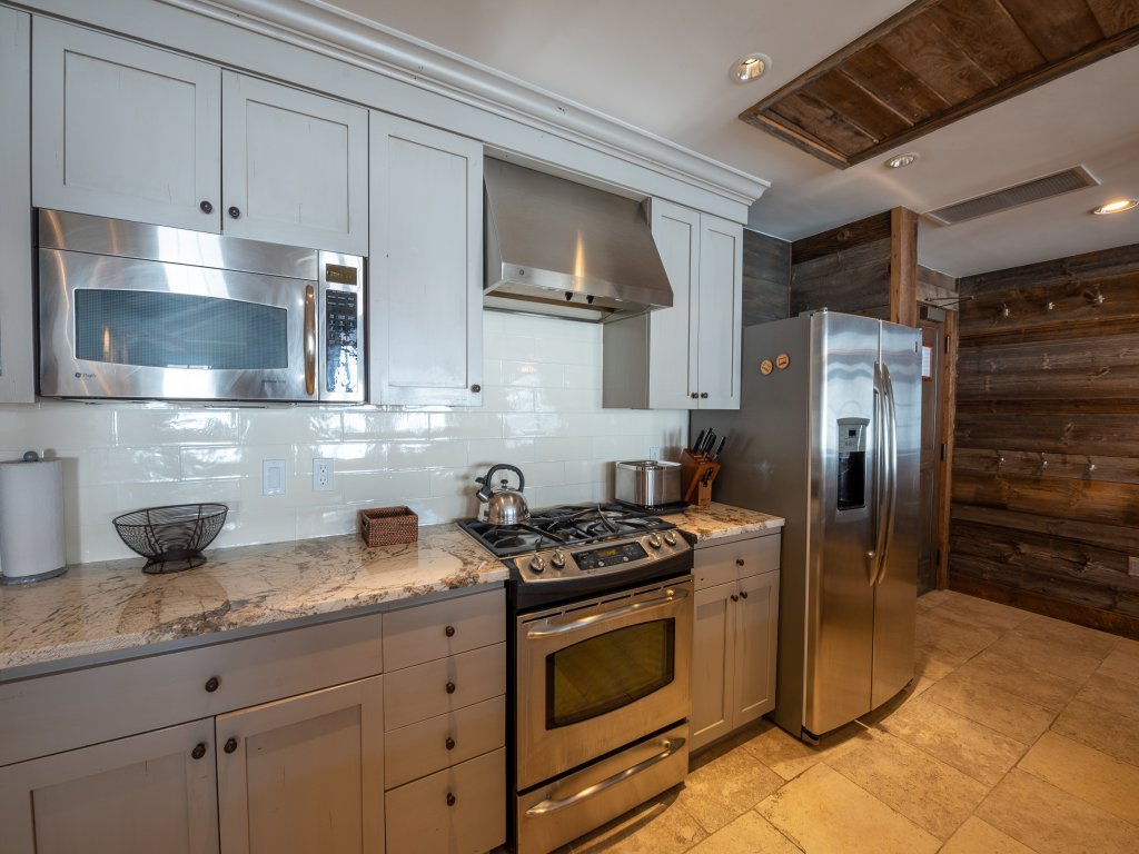 Three Bedroom Mountain Chic 6th Floor Penthouse Vacation Rental in Crested Butte - RedAwning