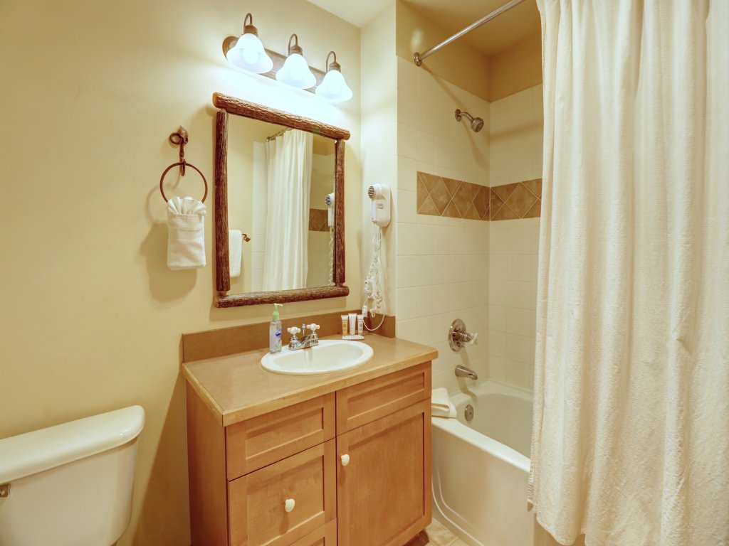 Spacious Top Floor Condo With Awesome Views and Vaulted ceilings - CS425 Vacation Rental in Copper Mountain - RedAwning