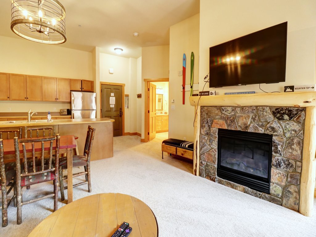Spacious Top Floor Condo With Awesome Views and Vaulted ceilings - CS425 Vacation Rental in Copper Mountain - RedAwning