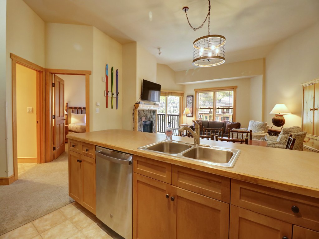 Spacious Top Floor Condo With Awesome Views and Vaulted ceilings - CS425 Vacation Rental in Copper Mountain - RedAwning