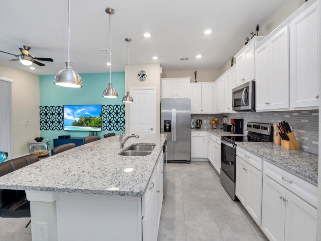 5 Bed Townhome! Vacation Rental in Davenport - RedAwning