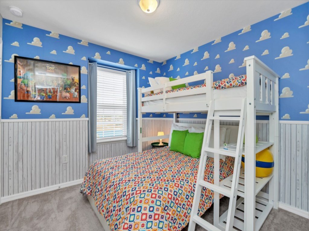 5 Bed Townhome! Vacation Rental in Davenport - RedAwning