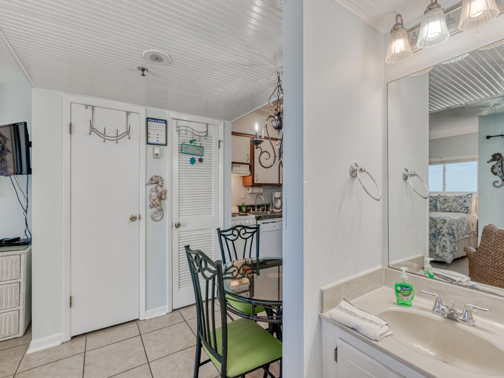Royal Gulf Beach & Racquet Club 5802 Vacation Rental in Gulf Shores - RedAwning