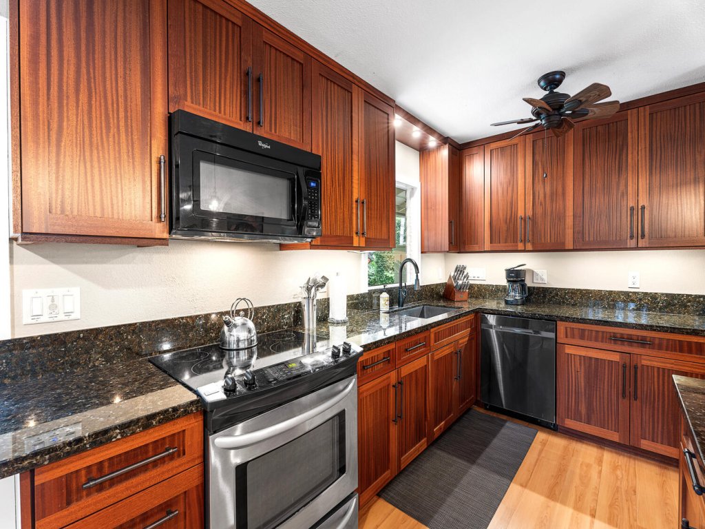 Magic Sands Retreat Hale Vacation Rental in Kailua Kona - RedAwning