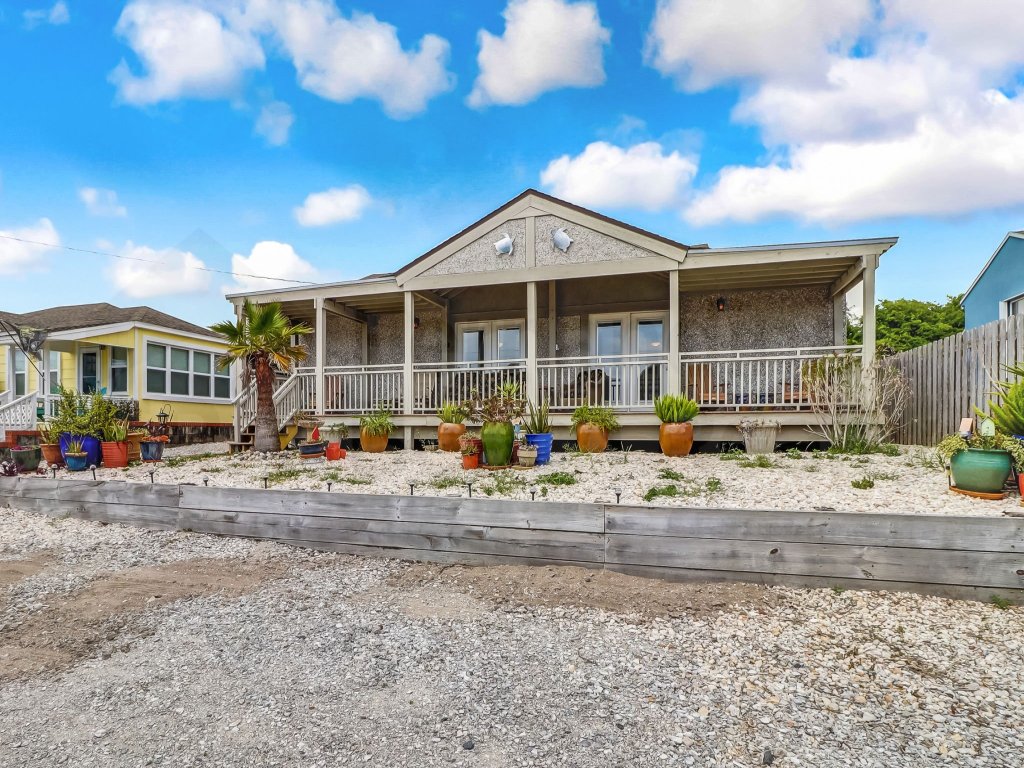 Vintage Home with Fire Pit in Backyard Street Away from Beach Vacation Rental in Fernandina Beach - RedAwning