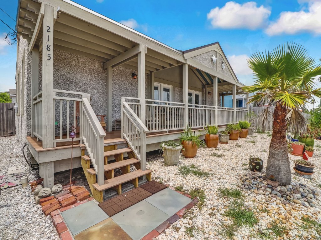 Vintage Home with Fire Pit in Backyard Street Away from Beach Vacation Rental in Fernandina Beach - RedAwning