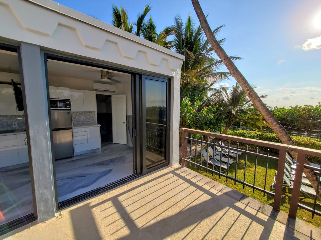 Alexander 702 Vacation Rental in Miami Beach - RedAwning