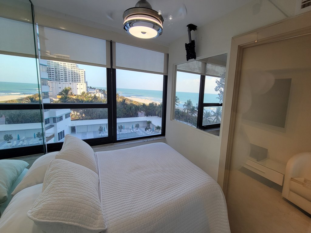 Alexander 702 Vacation Rental in Miami Beach - RedAwning