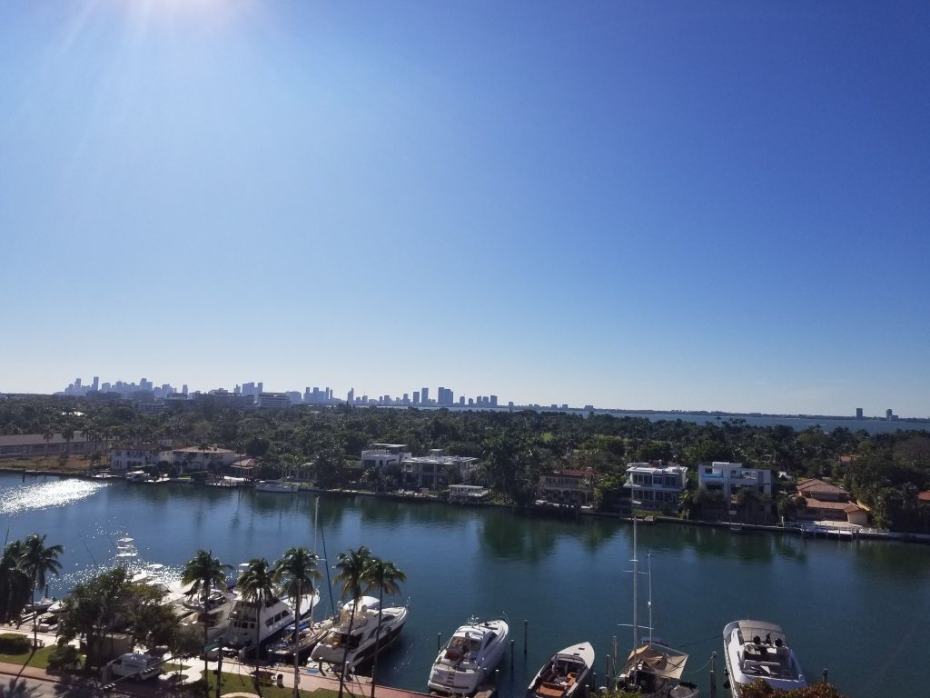Alexander 1121 Vacation Rental in Miami Beach - RedAwning