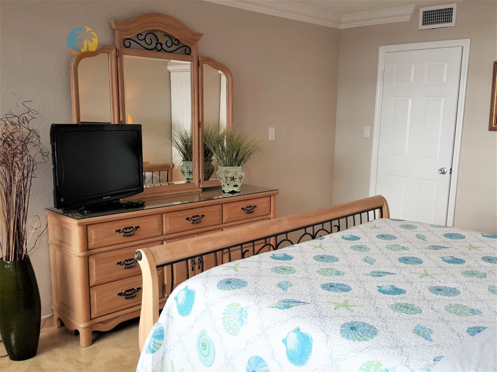 Alexander 510 Vacation Rental in Miami Beach - RedAwning