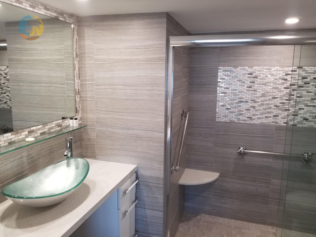 Alexander 1003 Vacation Rental in Miami Beach - RedAwning