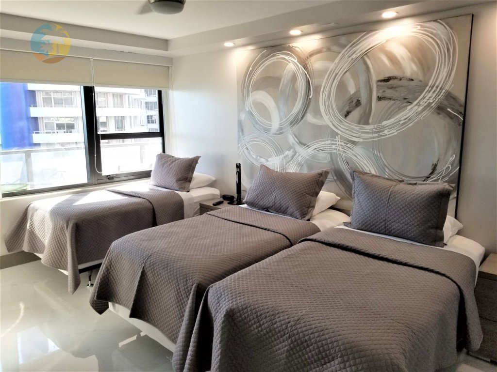 Alexander 1003 Vacation Rental in Miami Beach - RedAwning