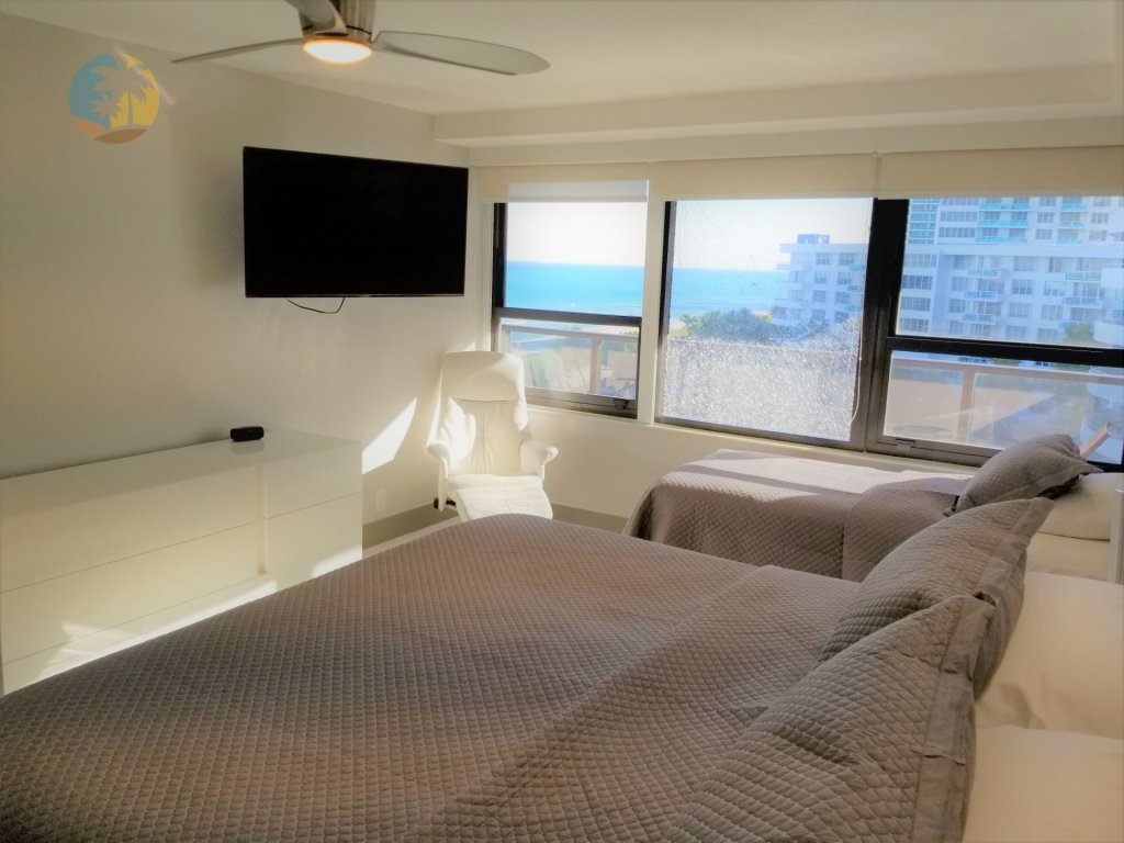 Alexander 1003 Vacation Rental in Miami Beach - RedAwning